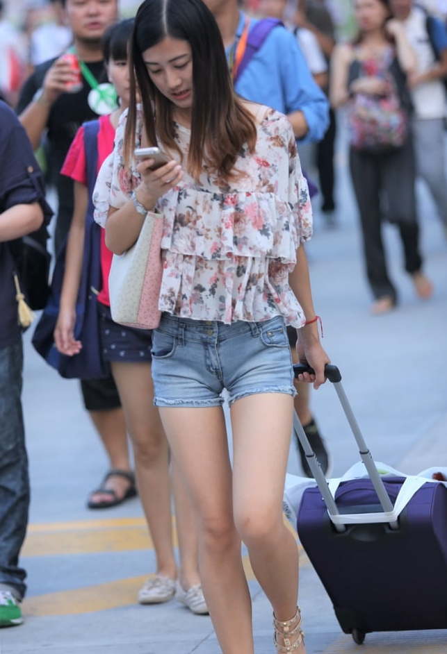 Candid: chinese shorts Crotchwatch....